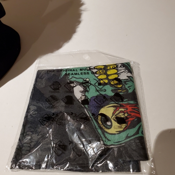 The Original Multifunctional Seamless Face Mask - Picture 2 of 2